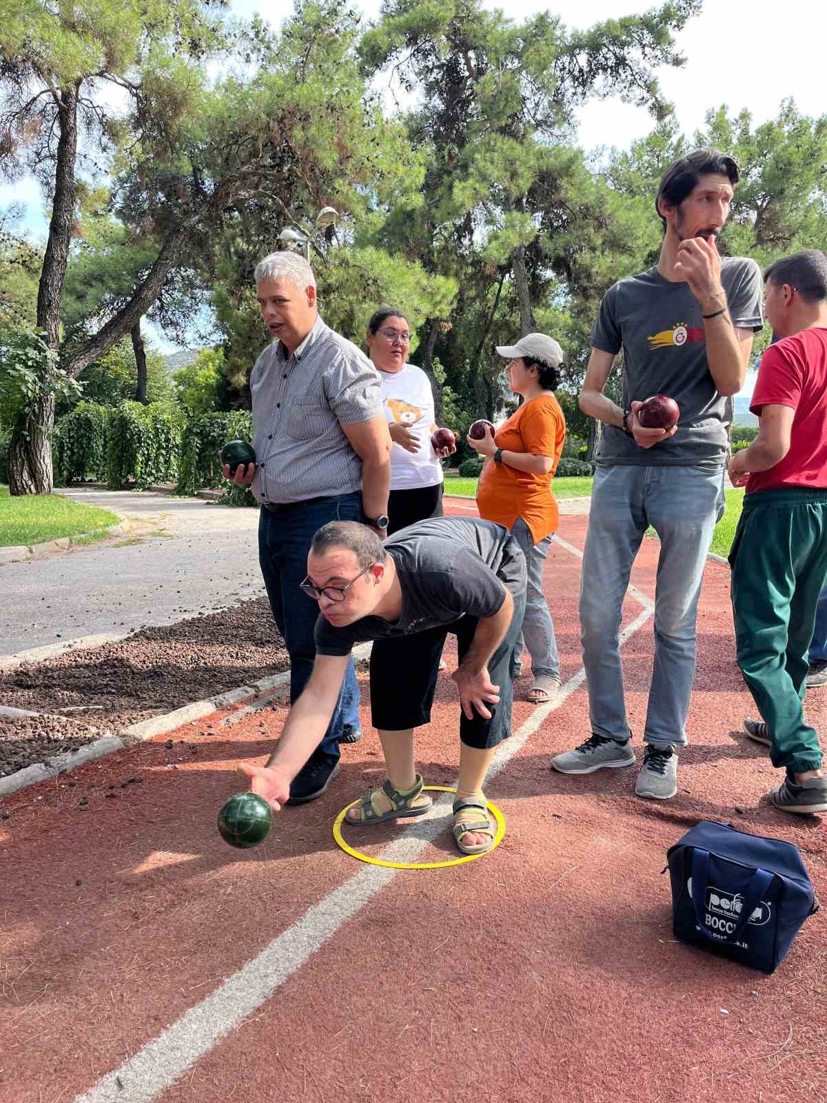 Muğla&rsquo;da Bocce sporuyla engeller aşılırken dayanışma g&uuml;&ccedil;leniyor
