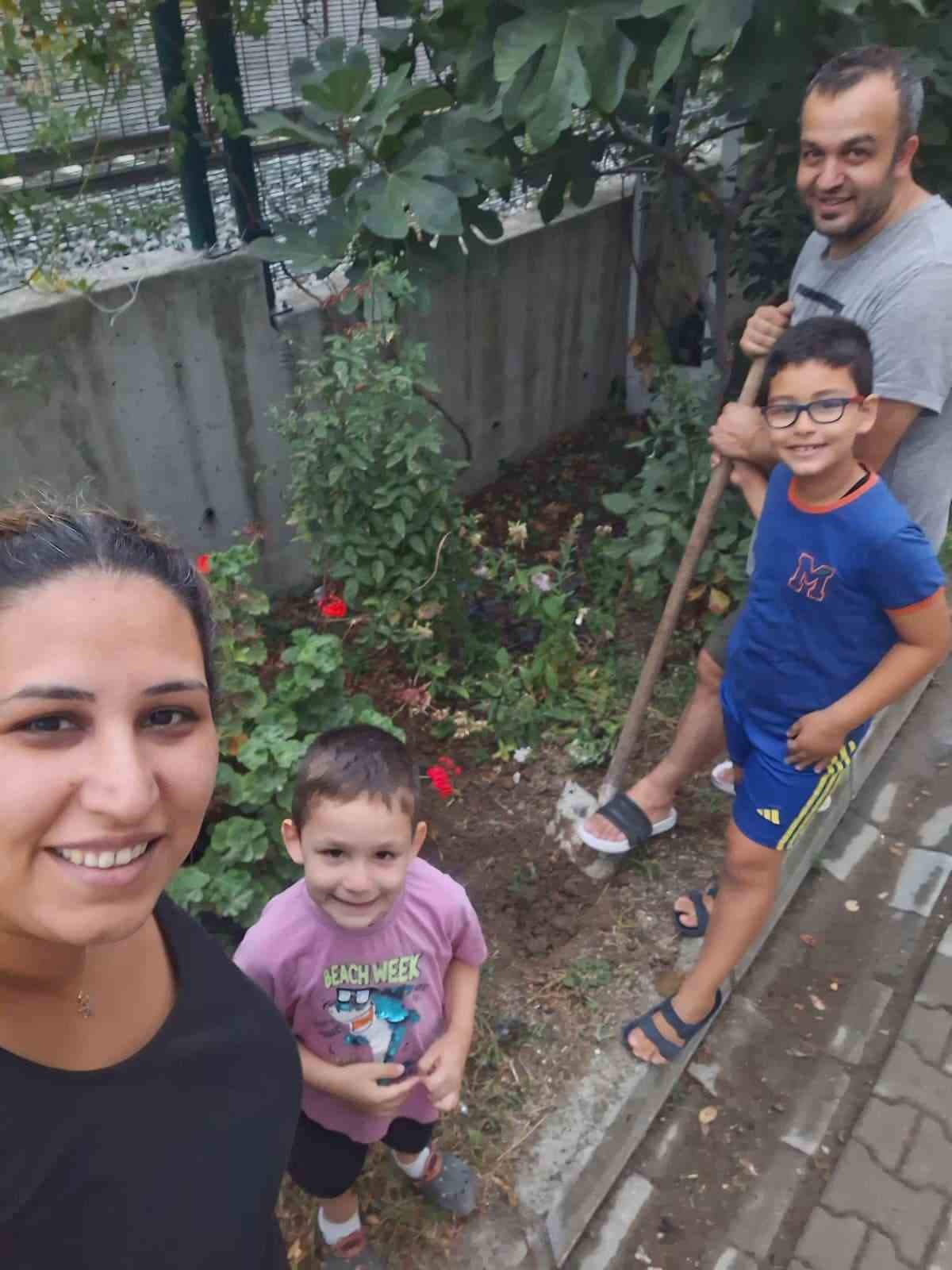 Minikler, gelecekleri i&ccedil;in ağa&ccedil; dikti
