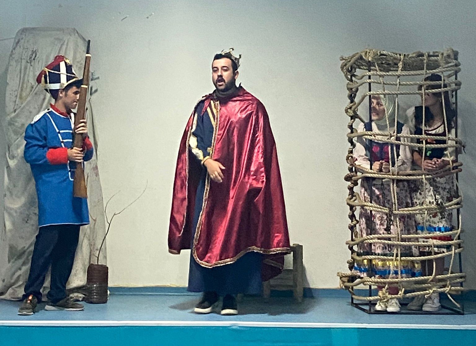 Aziziye&rsquo;de perde &ccedil;ocuklar i&ccedil;in a&ccedil;ılıyor; "Kurşun Askerin Utancı" yoğun ilgi g&ouml;r&uuml;yor
