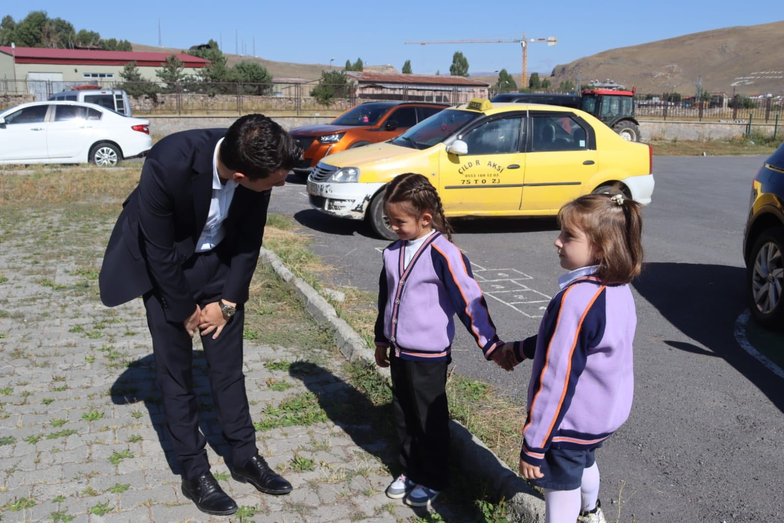 Kaymakam Ayt&uuml;rk, &ouml;ğrencileri yalnız bırakmadı
