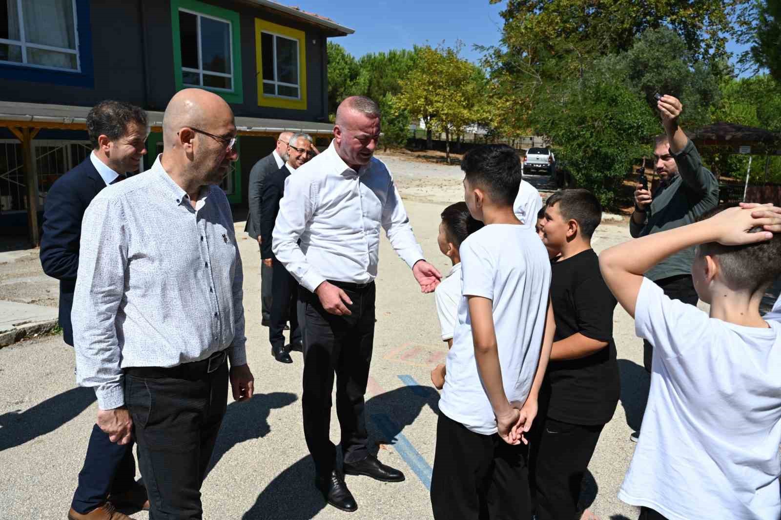 Başkan &ouml;zel daveti kırmadı, Bayramdere İlkokulu&rsquo;nu ziyaret etti
