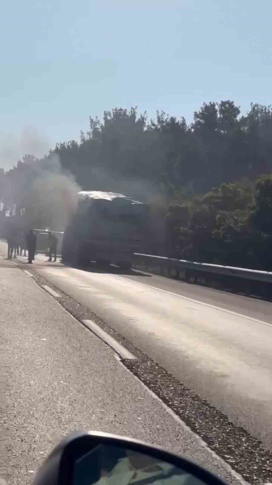 Tekirdağ tır alevlere teslim olmadan s&ouml;nd&uuml;r&uuml;ld&uuml;
