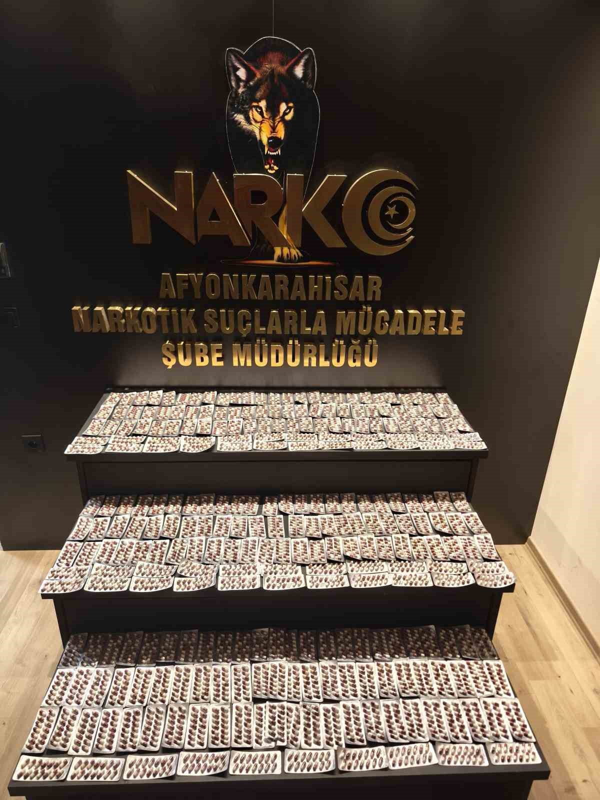 Uyuşturucu haplarla yakalanan 2 kişi tutuklandı