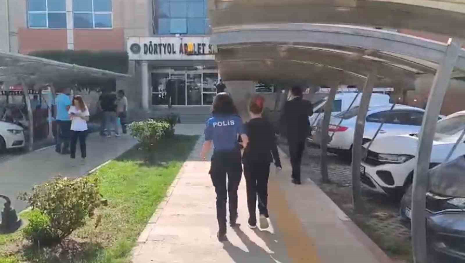 Hatay’da hapis cezası ile aranan 2 kişi yakalandı