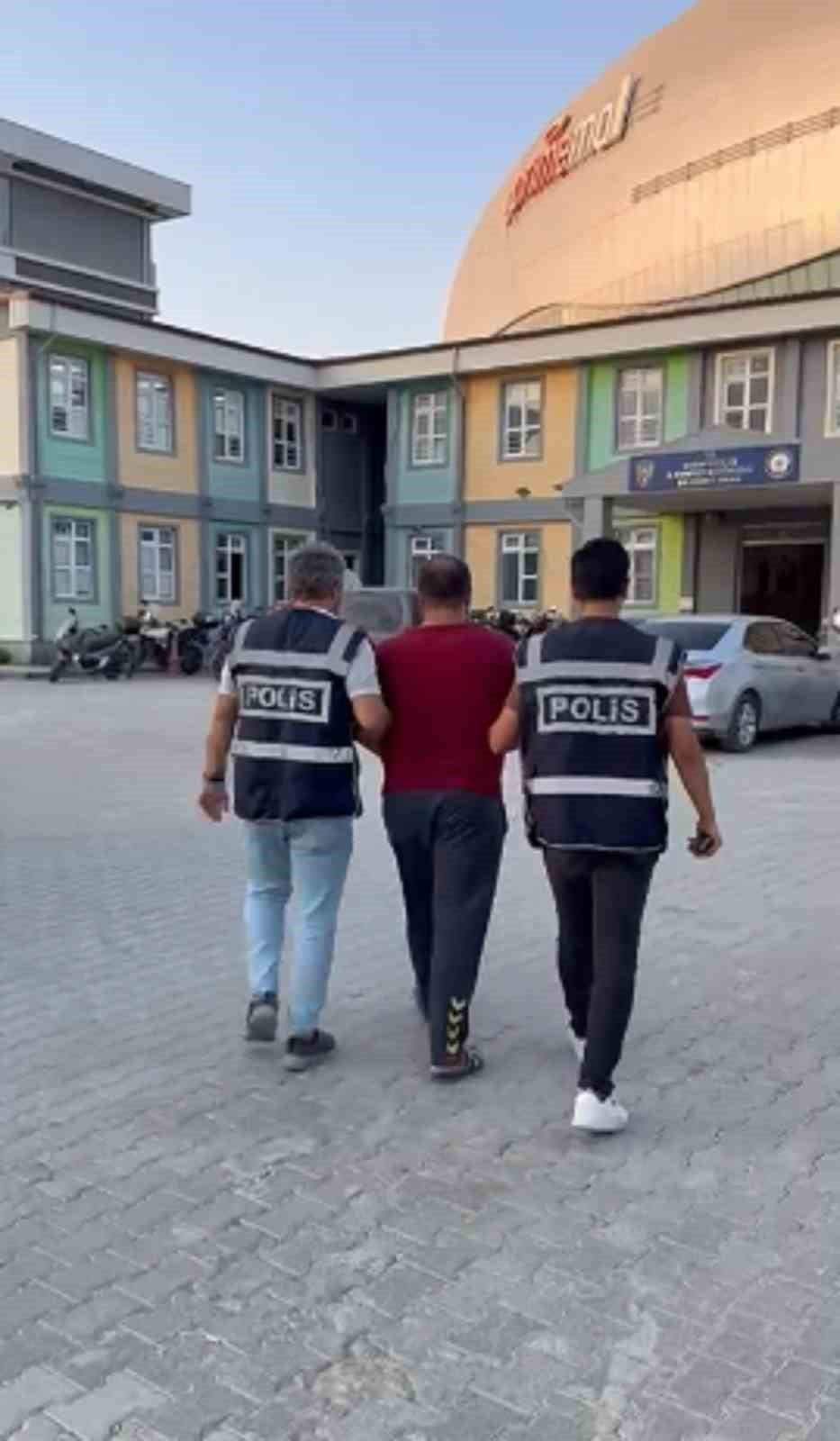 Hatay&rsquo;da hapis cezası ile aranan 2 kişi yakalandı
