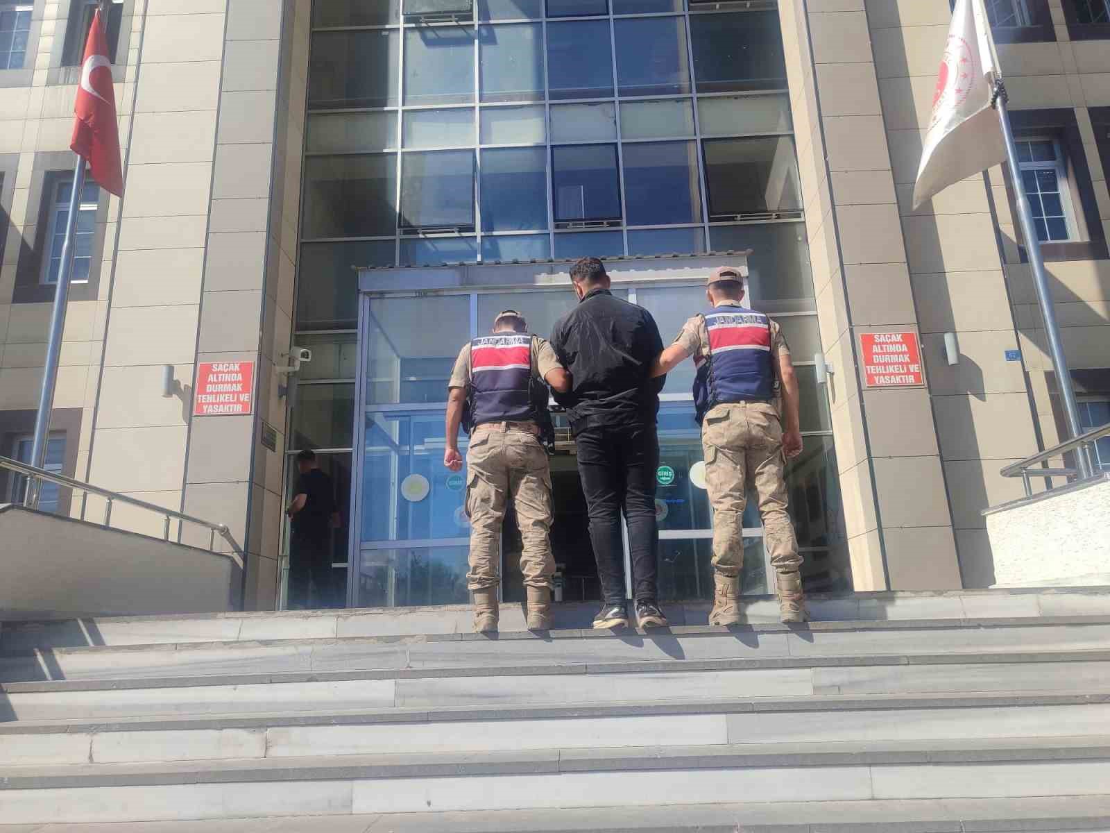 Tatvan&rsquo;da 4 d&uuml;zensiz g&ouml;&ccedil;men yakalandı
