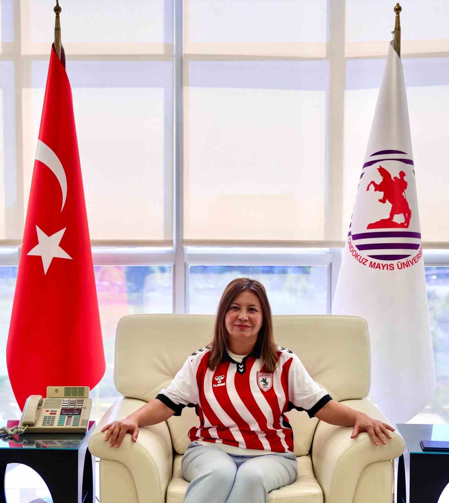 Rektör Aydın, Samsunspor formasını çekti