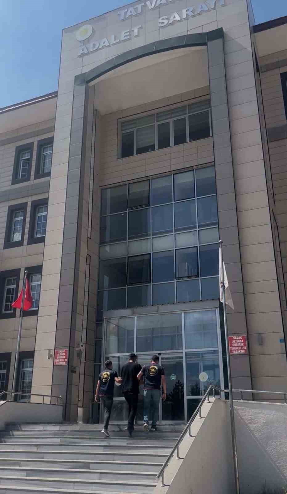 Bitlis’te ’kasten öldürme’ suçundan aranan şahıs sahte kimlikle yakalandı