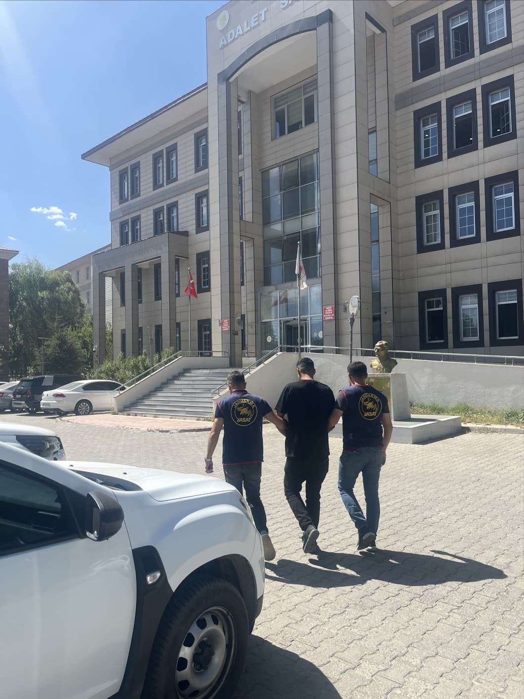 Bitlis’te ’kasten öldürme’ suçundan aranan şahıs sahte kimlikle yakalandı