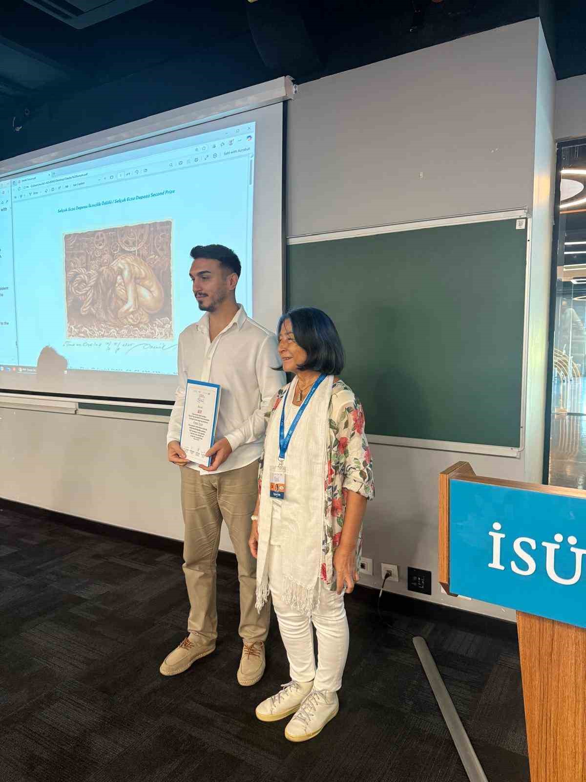 Anadolu &Uuml;niversitesi &ouml;ğrencisi uluslararası başarılara imza attı
