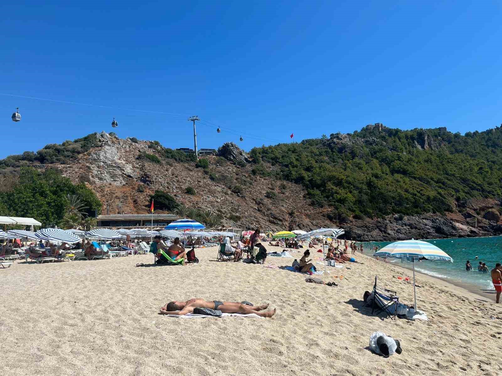 Alanya&rsquo;da eyl&uuml;l ayında plajlar doldu
