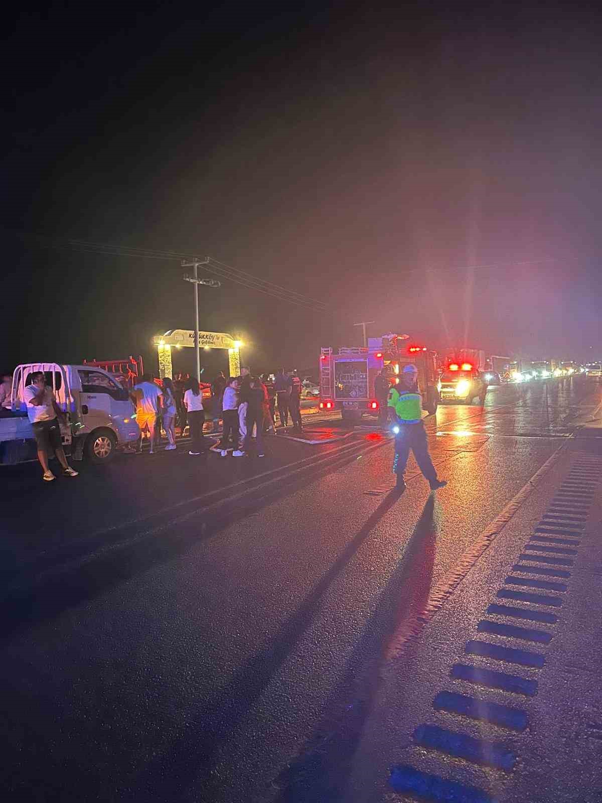 Ayvalık&rsquo;ta trafik kazası: 1 &ouml;l&uuml;, 2 ağır yaralı
