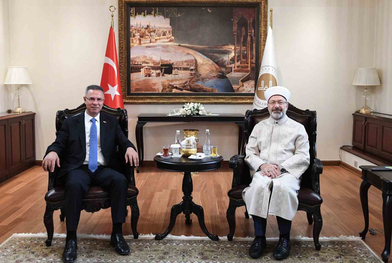 Diyanet İşleri Başkanı Erbaş: "Kalbimizin yarısı Filistin olarak atıyor"