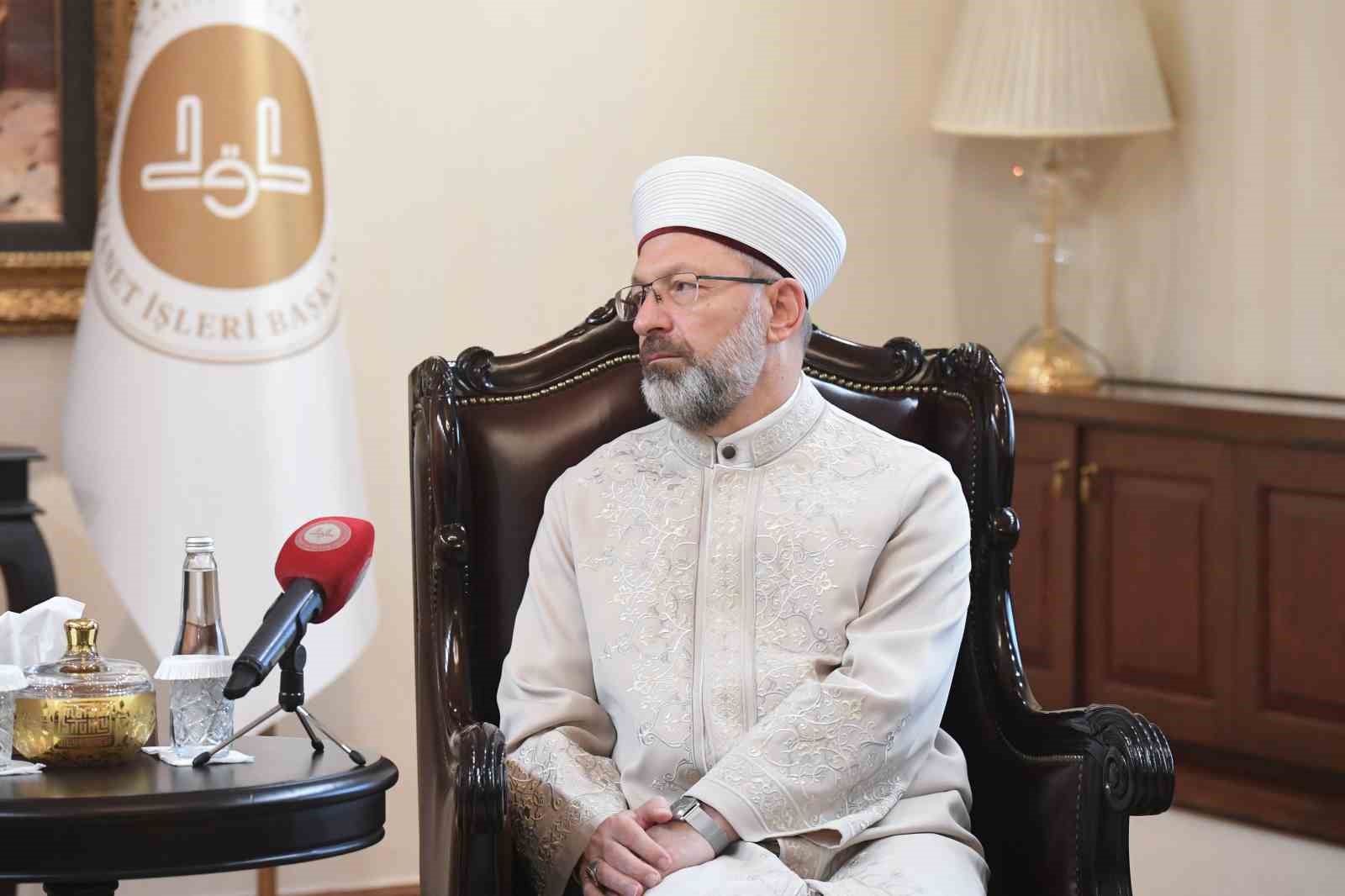 Diyanet İşleri Başkanı Erbaş: "Kalbimizin yarısı Filistin olarak atıyor"
