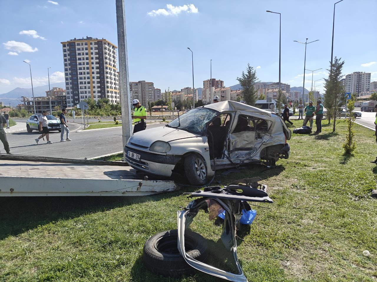 Kayseri&rsquo;de otomobiller &ccedil;arpıştı: 2 &ouml;l&uuml;, 2 yaralı
