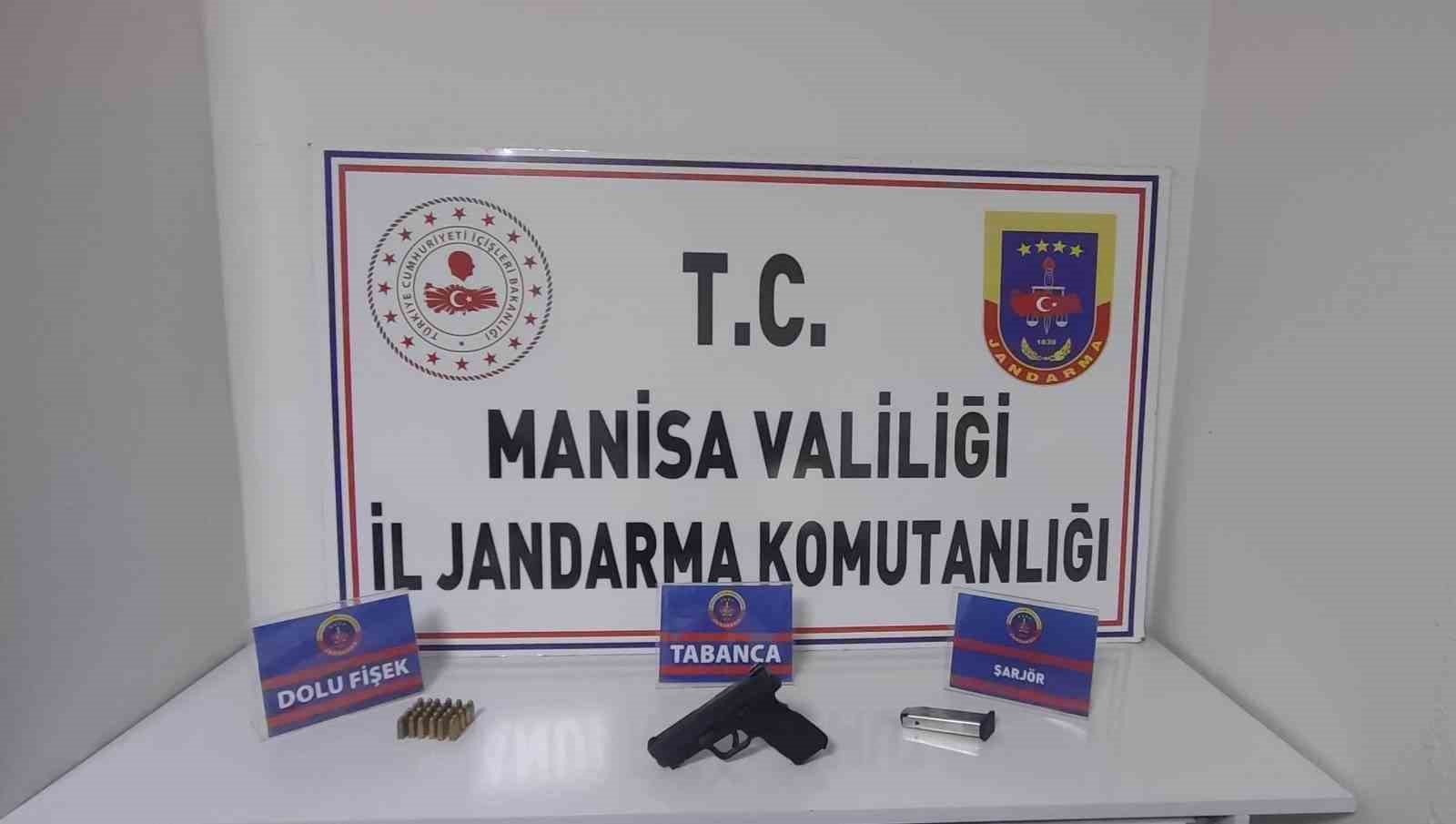 Şüphe üzerine üstü aranan şahıstan tabanca ve mermi çıktı