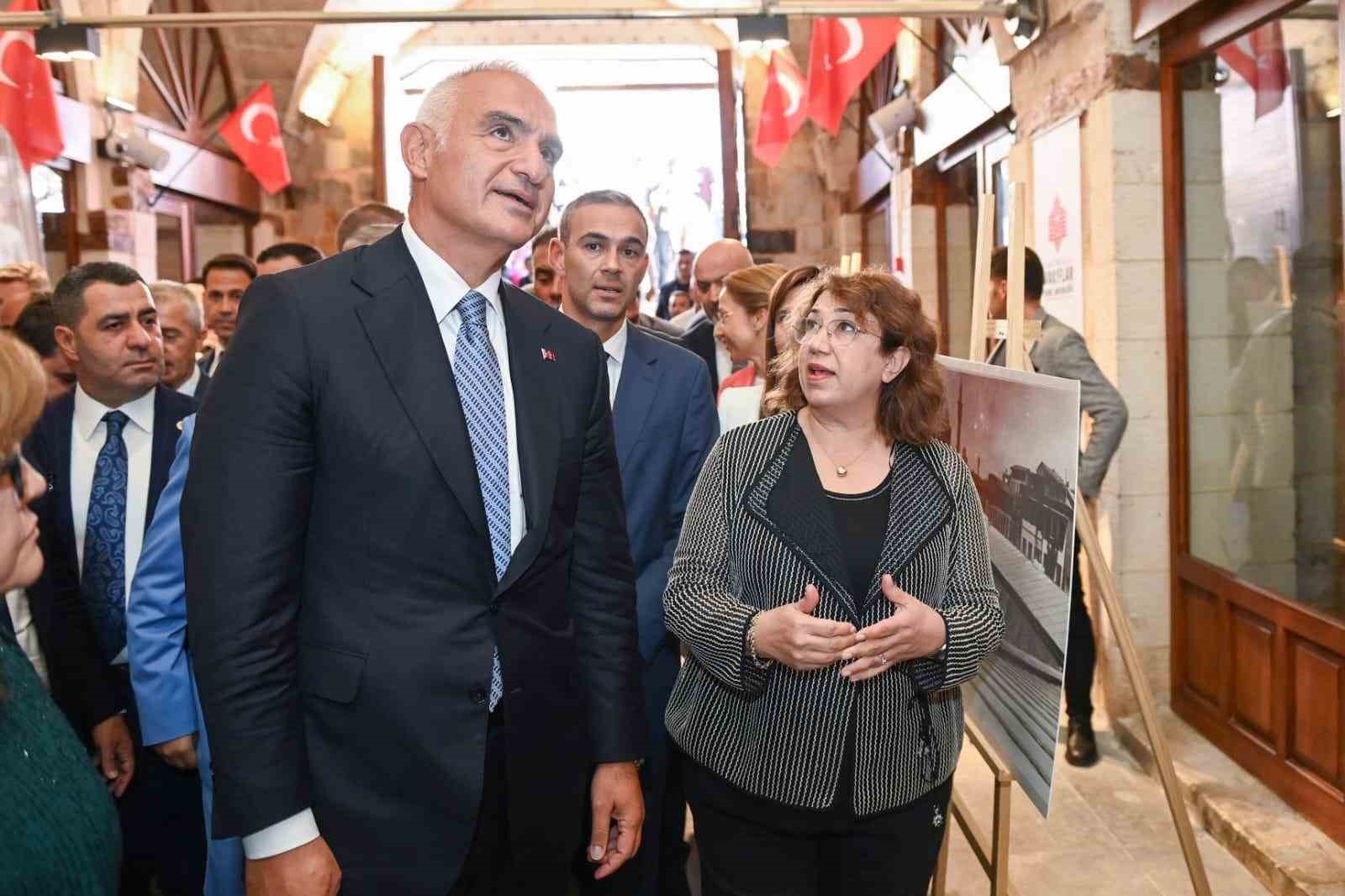 Bakan Ersoy: "&Uuml;lke sınırlarımızda ve uluslararası alanda tarihimize, medeniyetimize ait t&uuml;m eserleri bulup, yeniden ayağa kaldırmanın gayretindeyiz"
