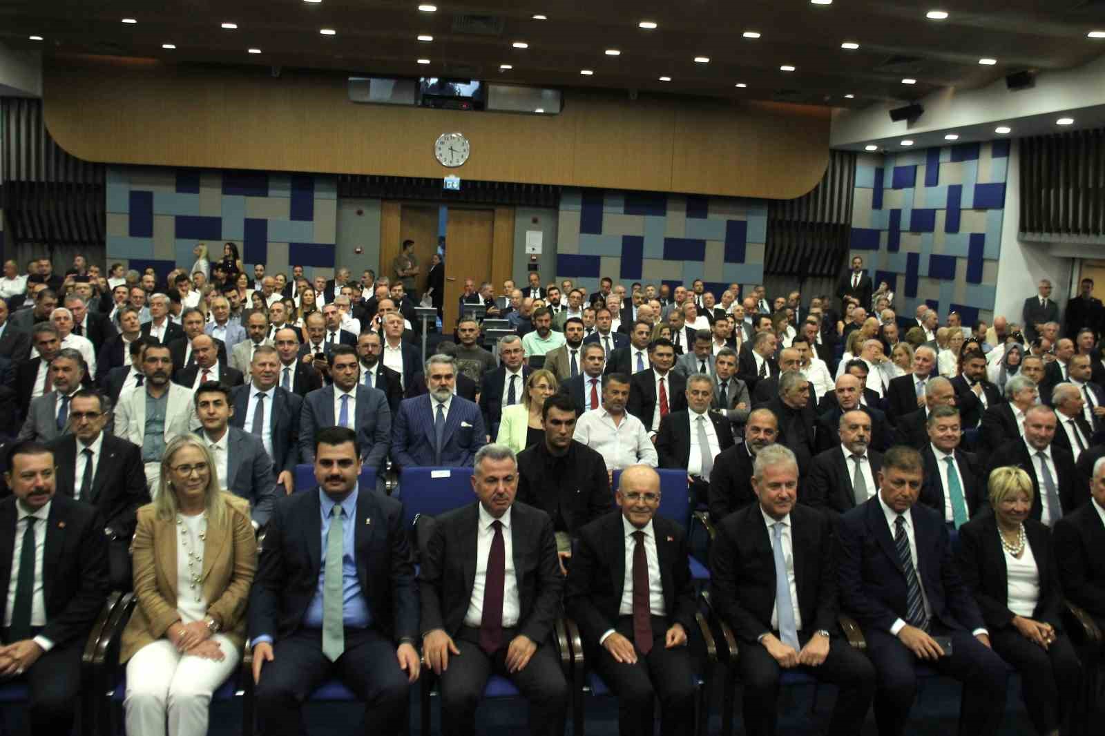 Bakan Şimşek, İzmir’de iş dünyasıyla buluştu