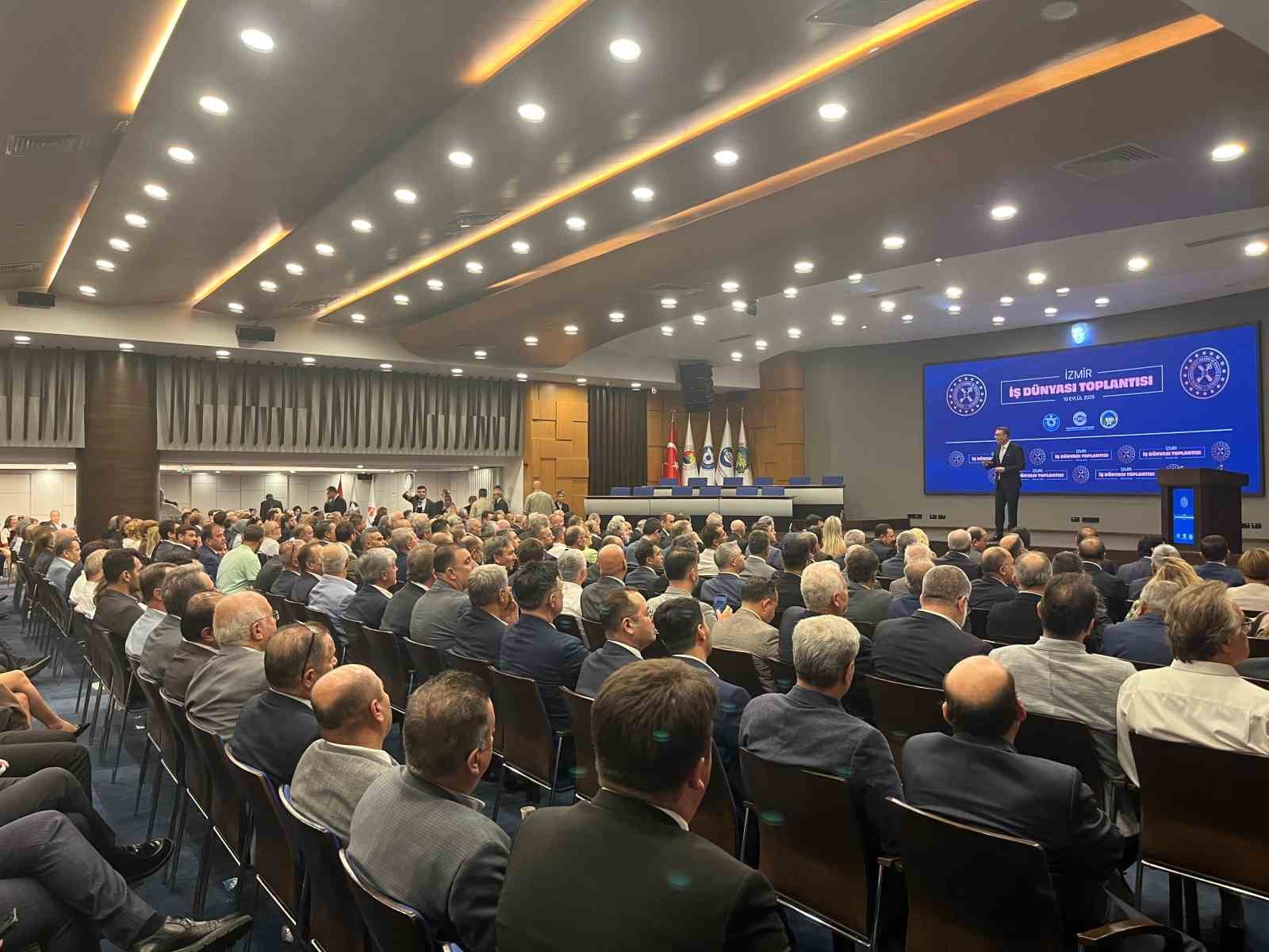 Bakan Şimşek, İzmir&rsquo;de iş d&uuml;nyasıyla buluştu
