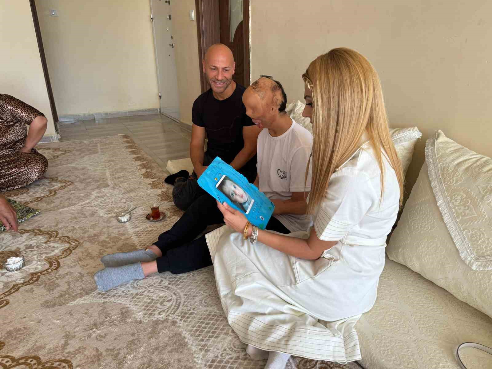 Kocaeli&rsquo;nden Y&uuml;ksekova&rsquo;ya sevgi seli: Zeynep &ouml;ğretmen, &ouml;zel gereksinimli &ccedil;ocuğun hayatına dokundu
