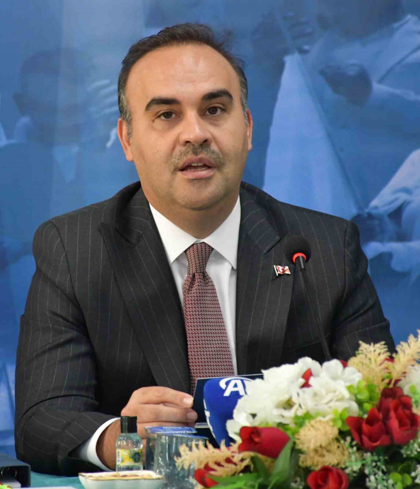 Bakan Kacır: "Ter&ouml;rs&uuml;z T&uuml;rkiye menzilindeki adımlarımızla ter&ouml;r&uuml; milletimizin g&uuml;ndeminden t&uuml;m&uuml;yle &ccedil;ıkaracağız"
