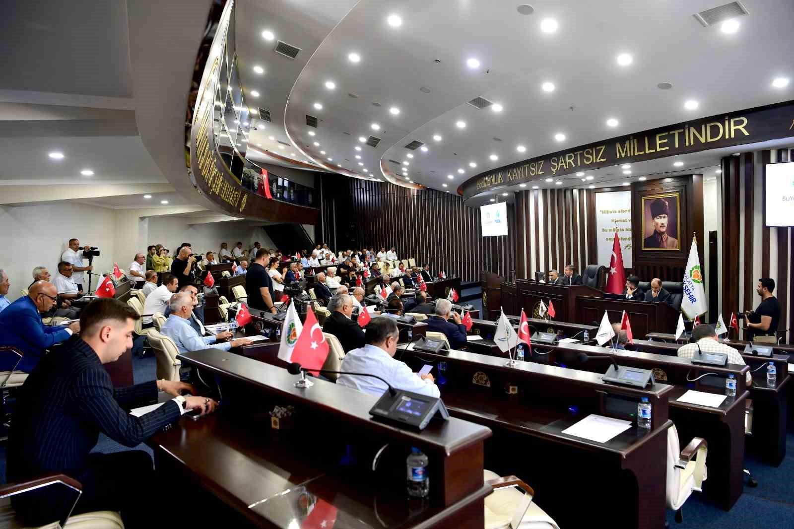 Malatya Büyükşehir Belediyesi’nden öğrencilere 1 aylık ücretsiz abonman ve destek çantası