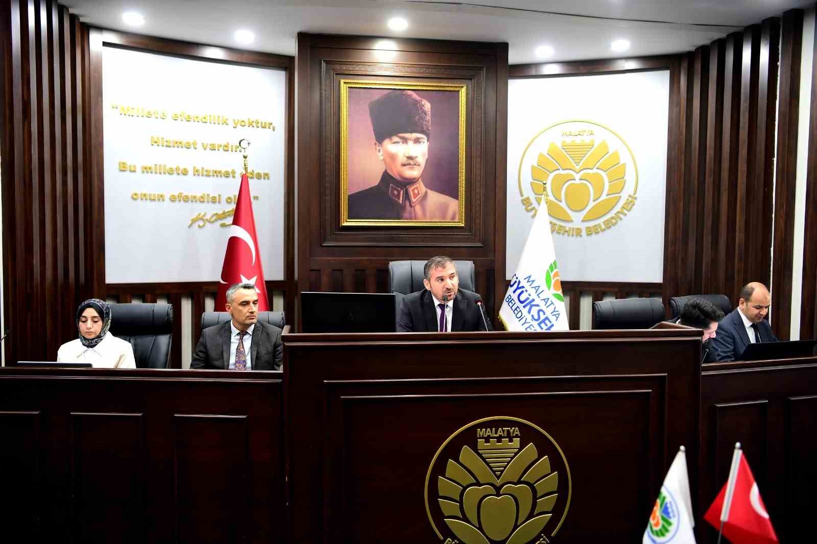 Malatya B&uuml;y&uuml;kşehir Belediyesi&rsquo;nden &ouml;ğrencilere 1 aylık &uuml;cretsiz abonman ve destek &ccedil;antası
