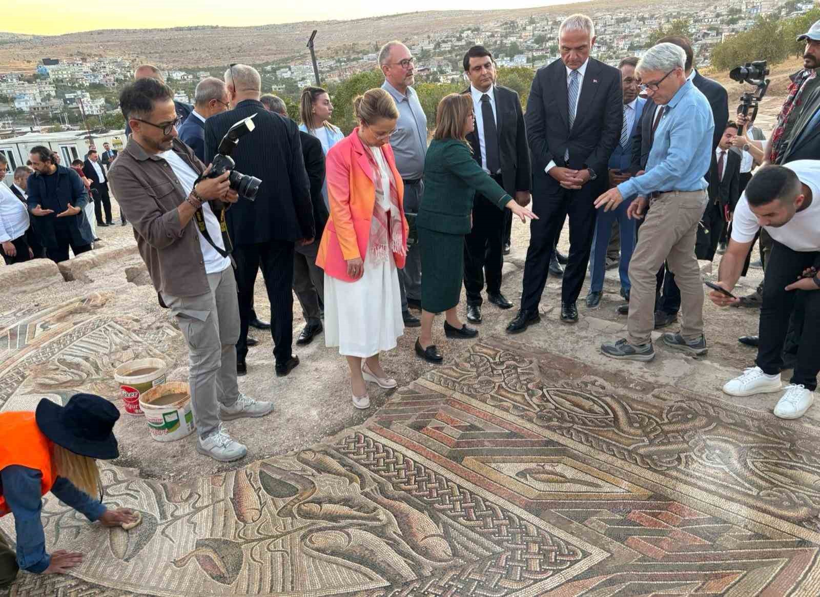 Bakan Ersoy, Dülük Antik Kenti’nde müzik dinletisine katıldı