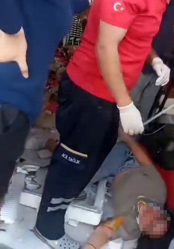 Asma tavan kısmen &ccedil;&ouml;kt&uuml;, 1 kişi yaralandı
