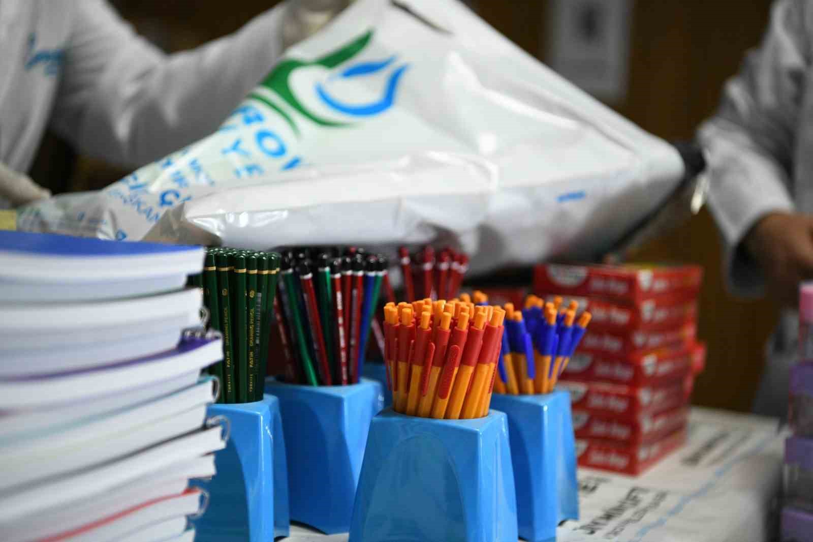 &Ccedil;ayırova&rsquo;da ihtiya&ccedil; sahibi &ouml;ğrencilere kırtasiye desteği
