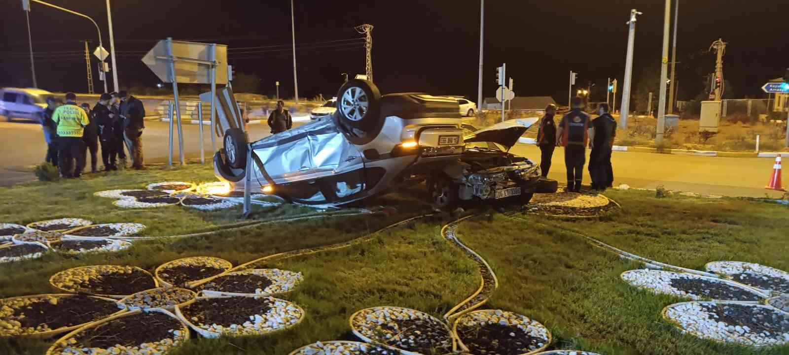 Sivas’ta iki otomobil çarpıştı, sürücüleri yaralandı