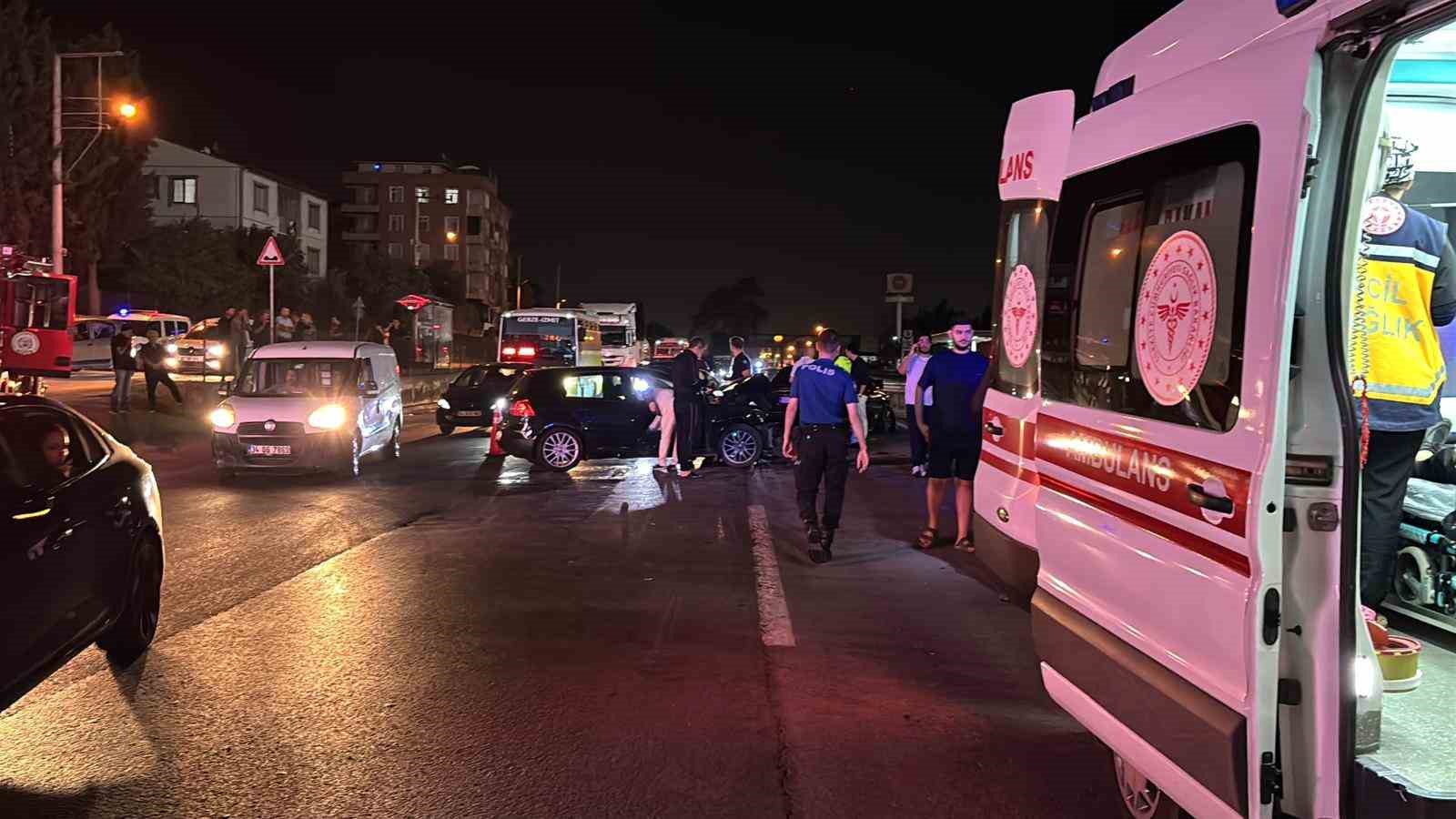 Kocaeli&rsquo;de iki otomobil &ccedil;arpıştı: 4 yaralı
