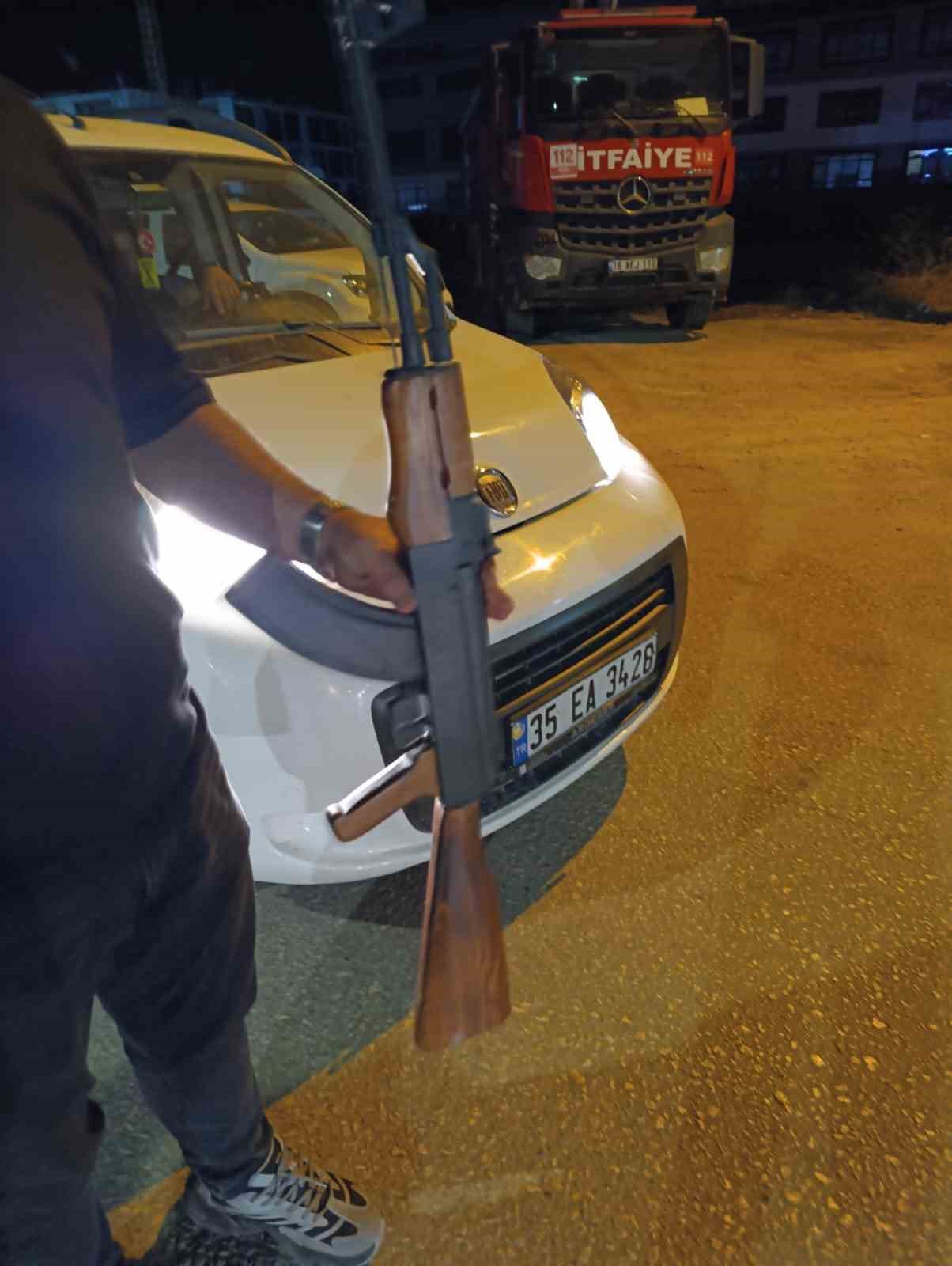 Mobilyacının yaptığı ahşap silah polisi harekete geçirdi