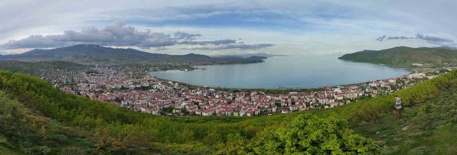 Van Gölü’nde su seviyesi düşüyor