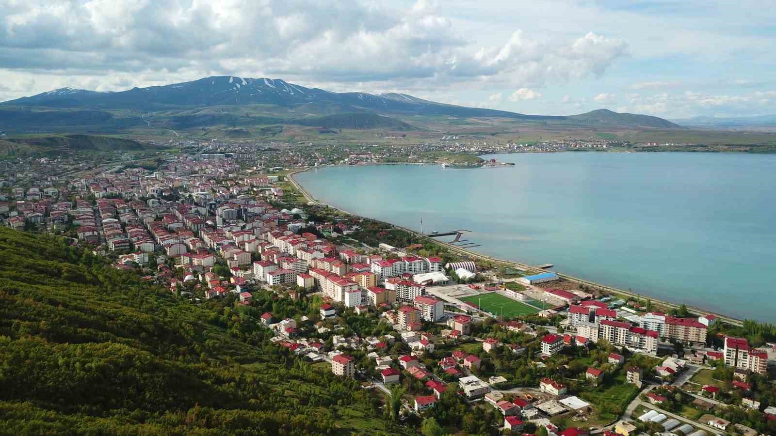 Van G&ouml;l&uuml;&rsquo;nde su seviyesi d&uuml;ş&uuml;yor
