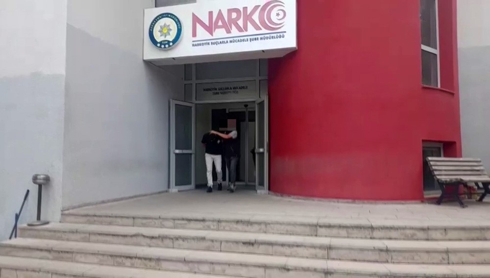 Adana’da torbacı ve kullanıcı 23 hükümlü yakalanıp cezaevine gönderildi