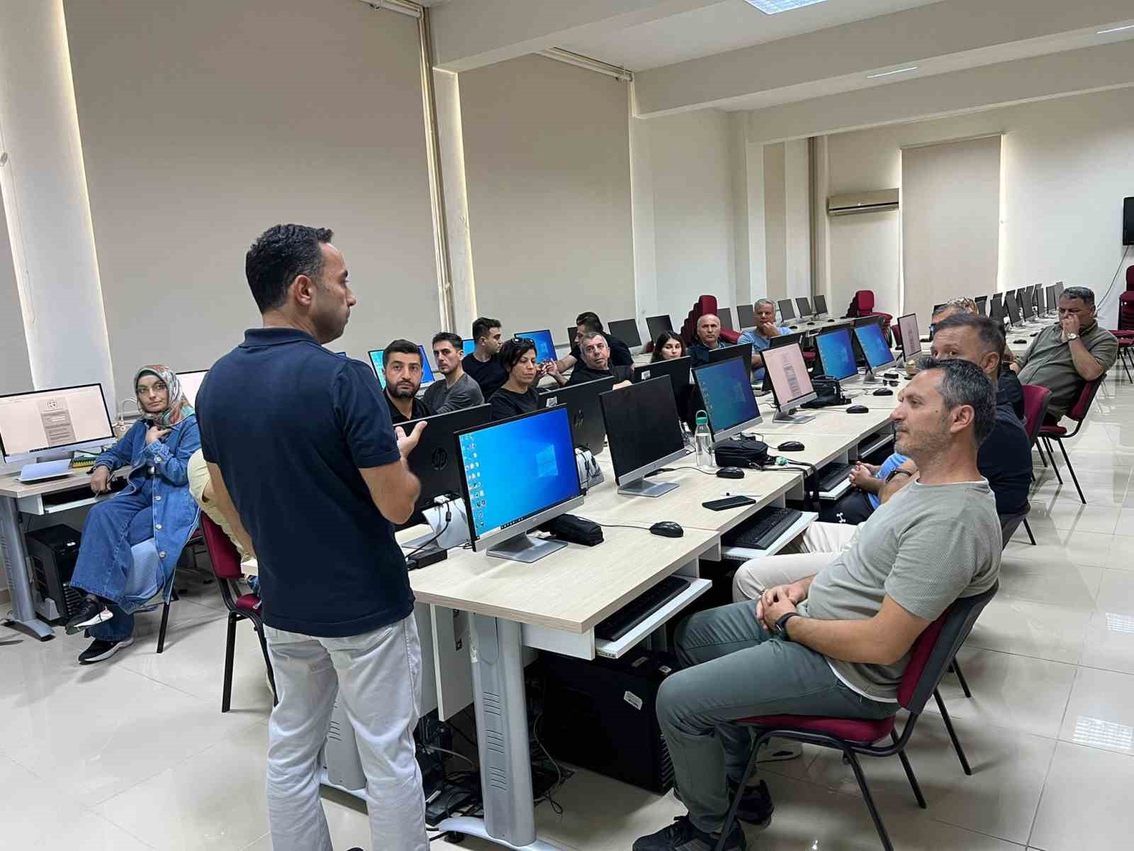 Tokat’ta öğretmenlere yapay zeka eğitimi
