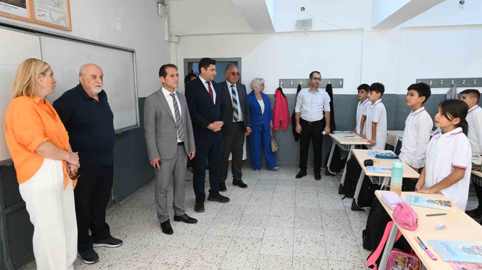 İş adamından Ali Fuat Cebesoy Ortaokulu’na cömert bağış