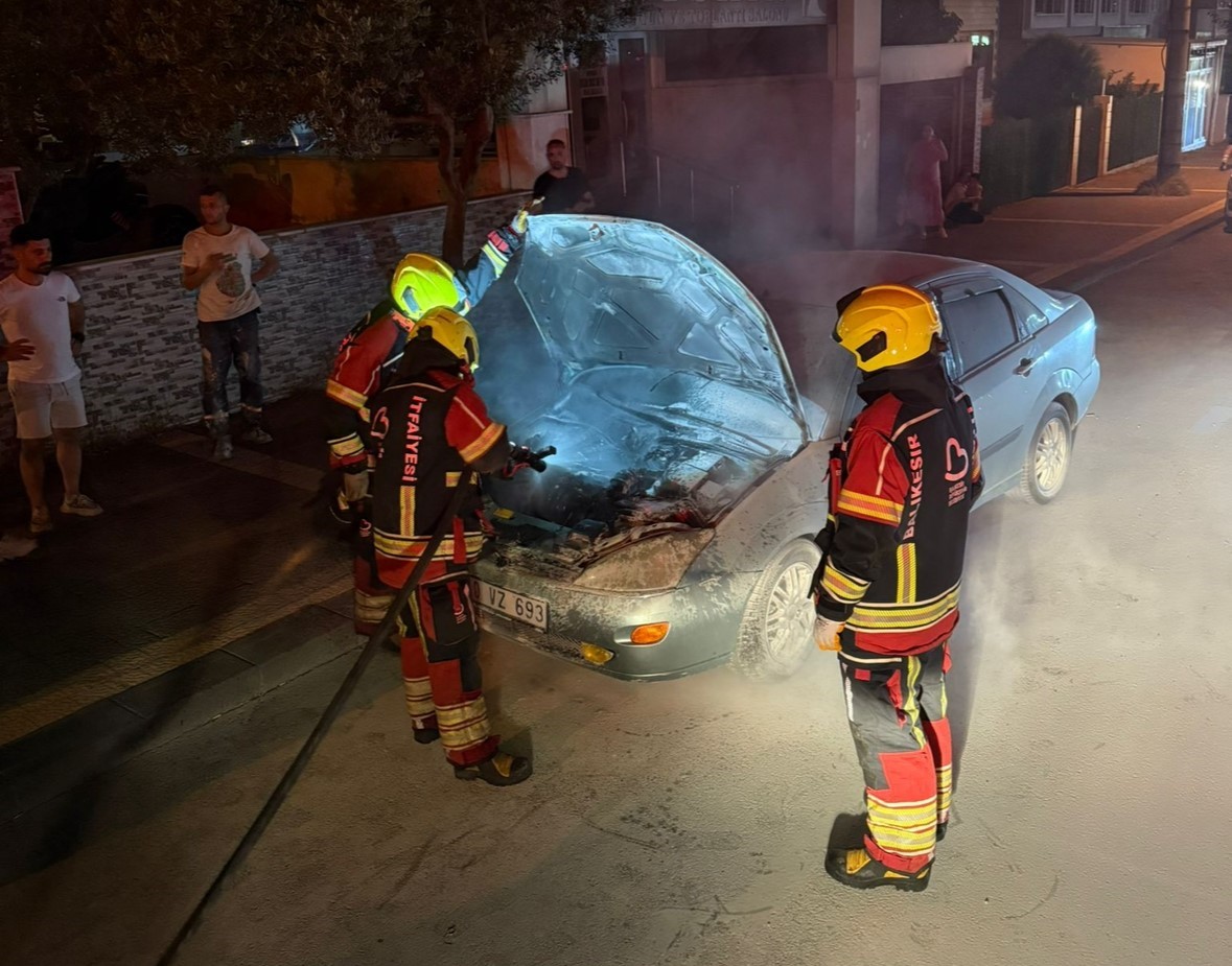 Bandırma’da araç yangını söndürüldü