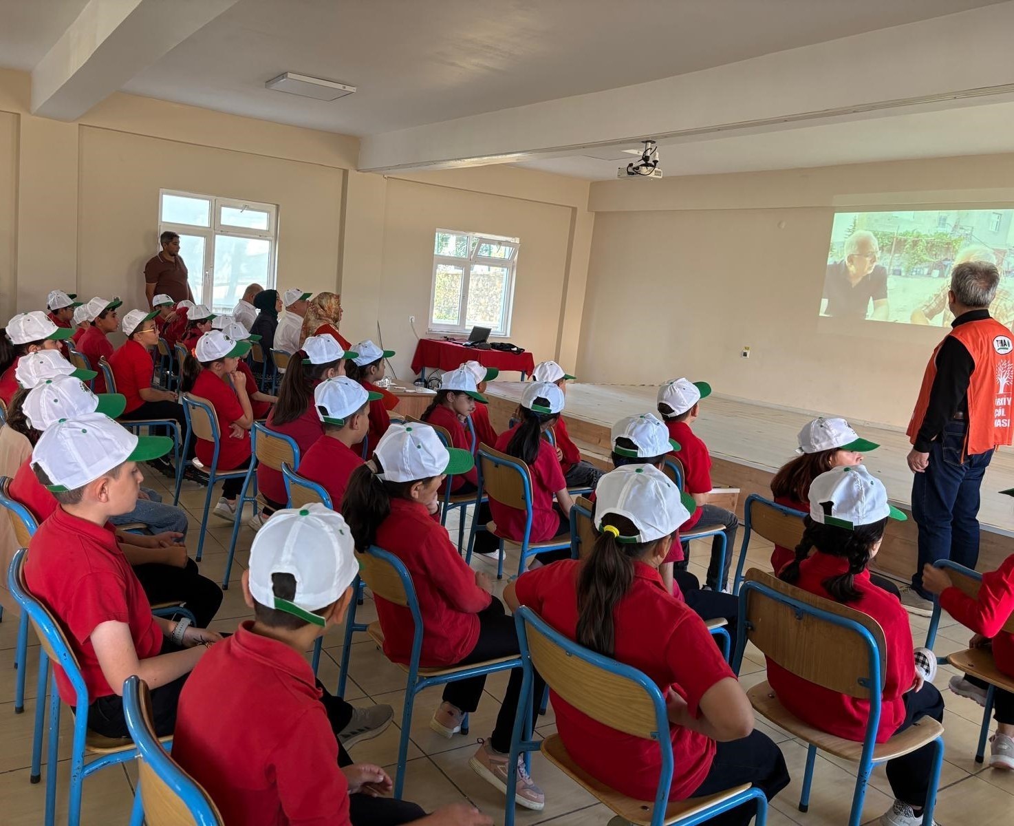 Hisarcık&rsquo;ta &ouml;ğrenciler "Ağa&ccedil; ve Doğayı Koruma" konusunda bilgilendirildi
