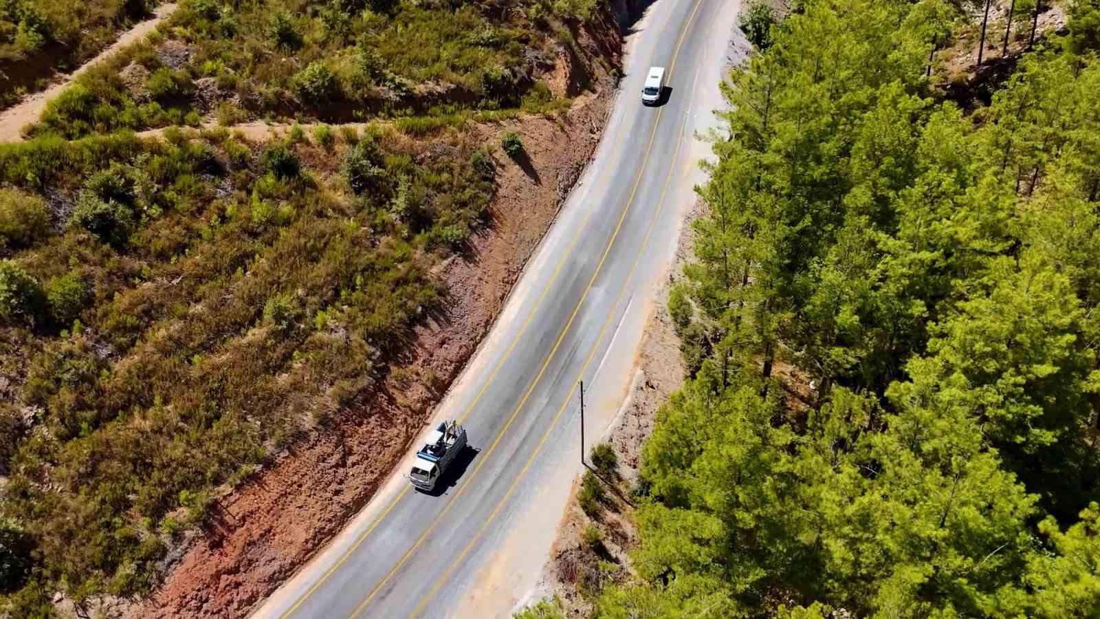 Anamur&rsquo;da yol yenileme &ccedil;alışmaları tamamlanıyor
