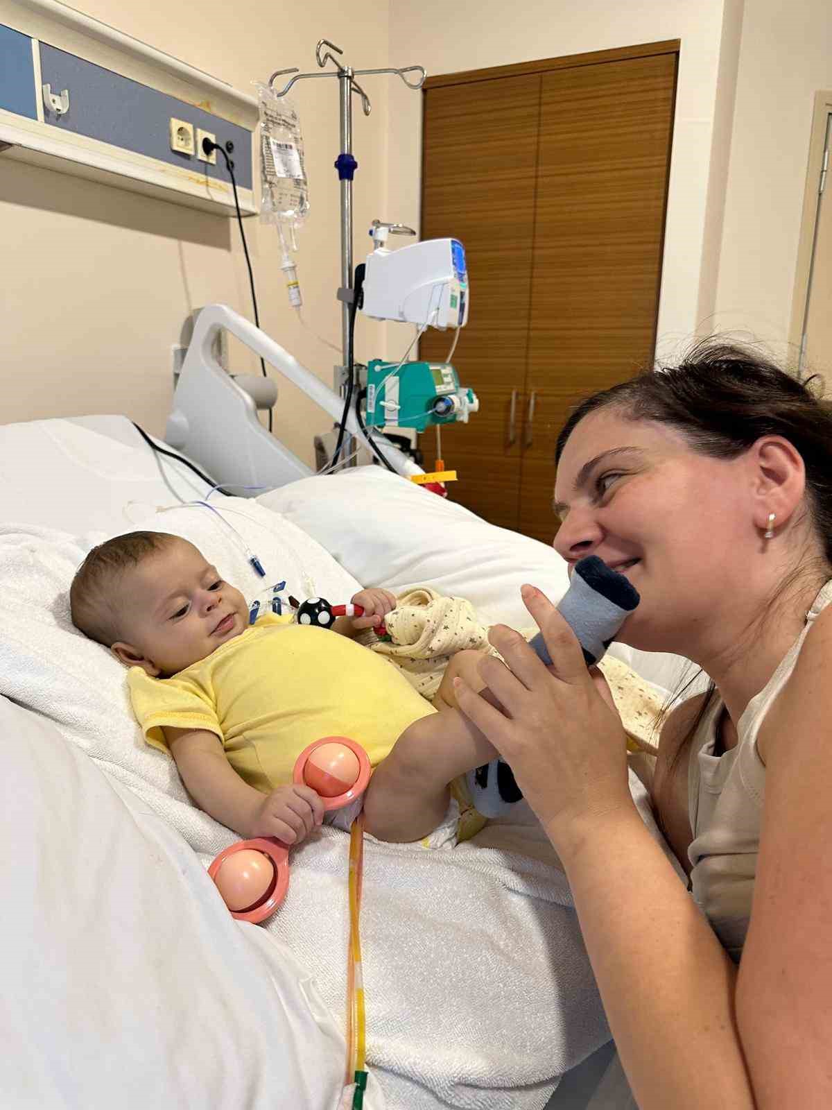 Yurt dışından gelen bebekler T&uuml;rkiye&rsquo;de hayata tutundu
