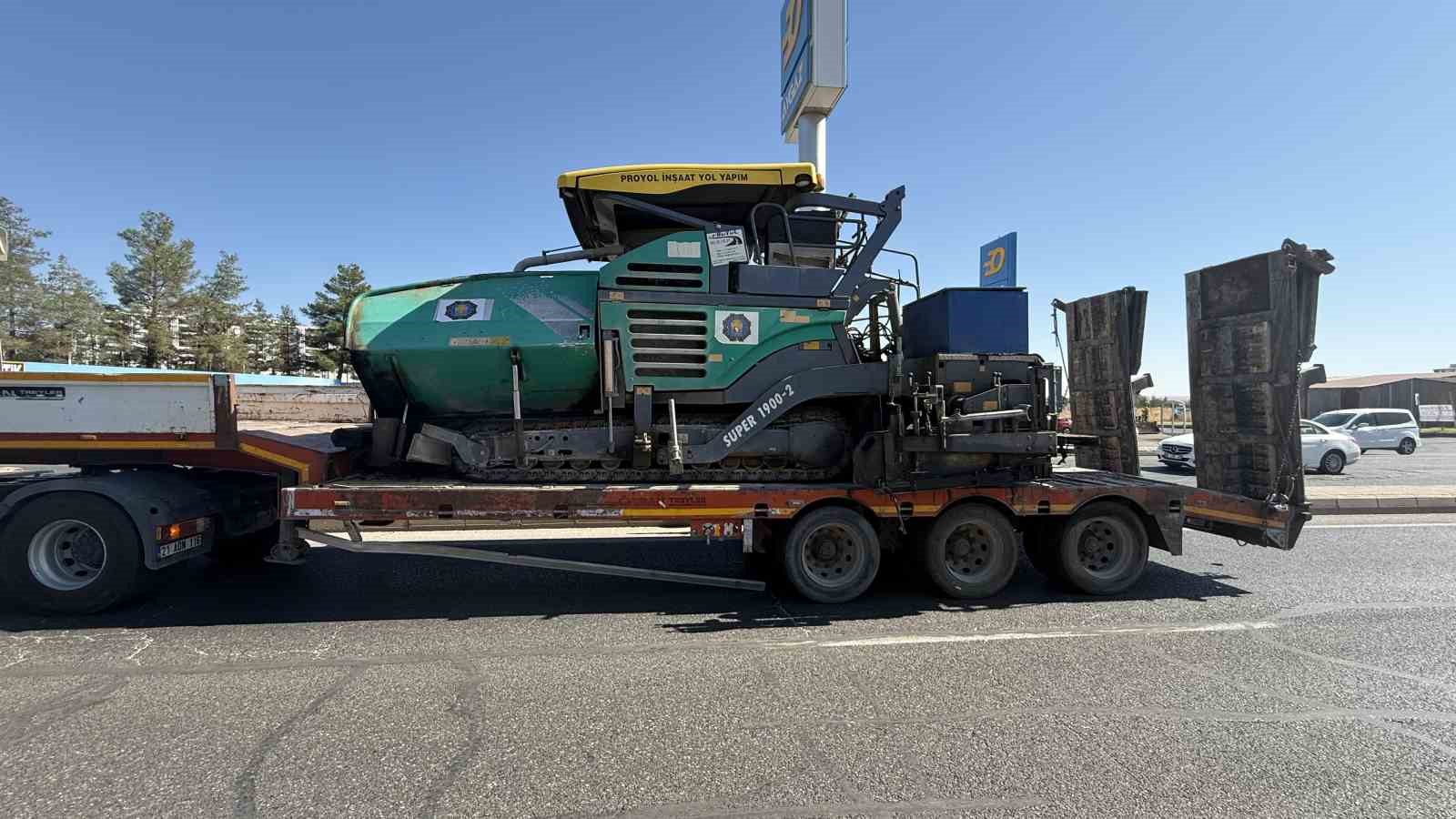 Diyarbakır’da asfalt paleti otomobili biçti
