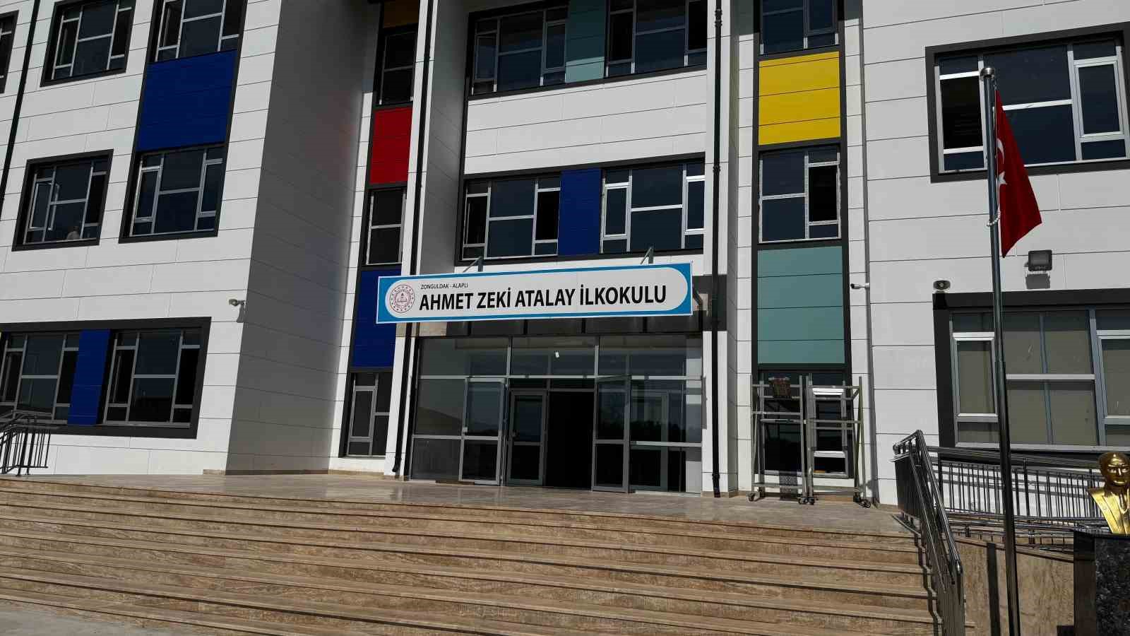 Alaplı’da öğrenciler okul yolunun tamamlanmasını bekliyor