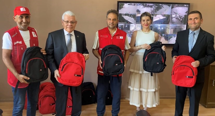 Alaşehir’de öğrencilere kırtasiye yardımı