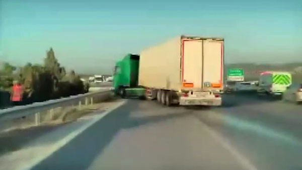 Mersin otoyolda zincirleme kaza kamerada