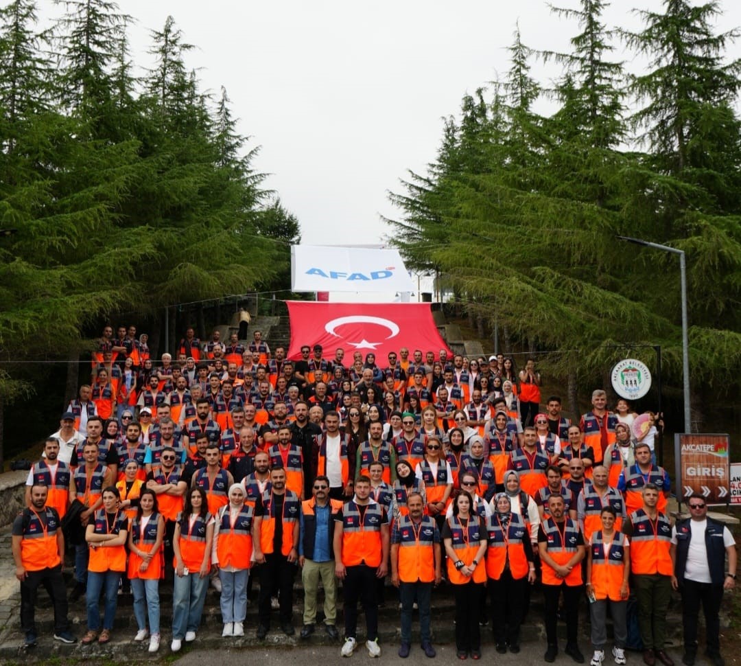 AFAD g&ouml;n&uuml;ll&uuml;leri ile bir araya geldi
