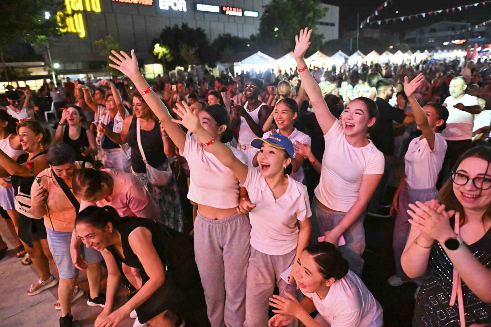 Muratpaşa&rsquo;da renkli buluşma
