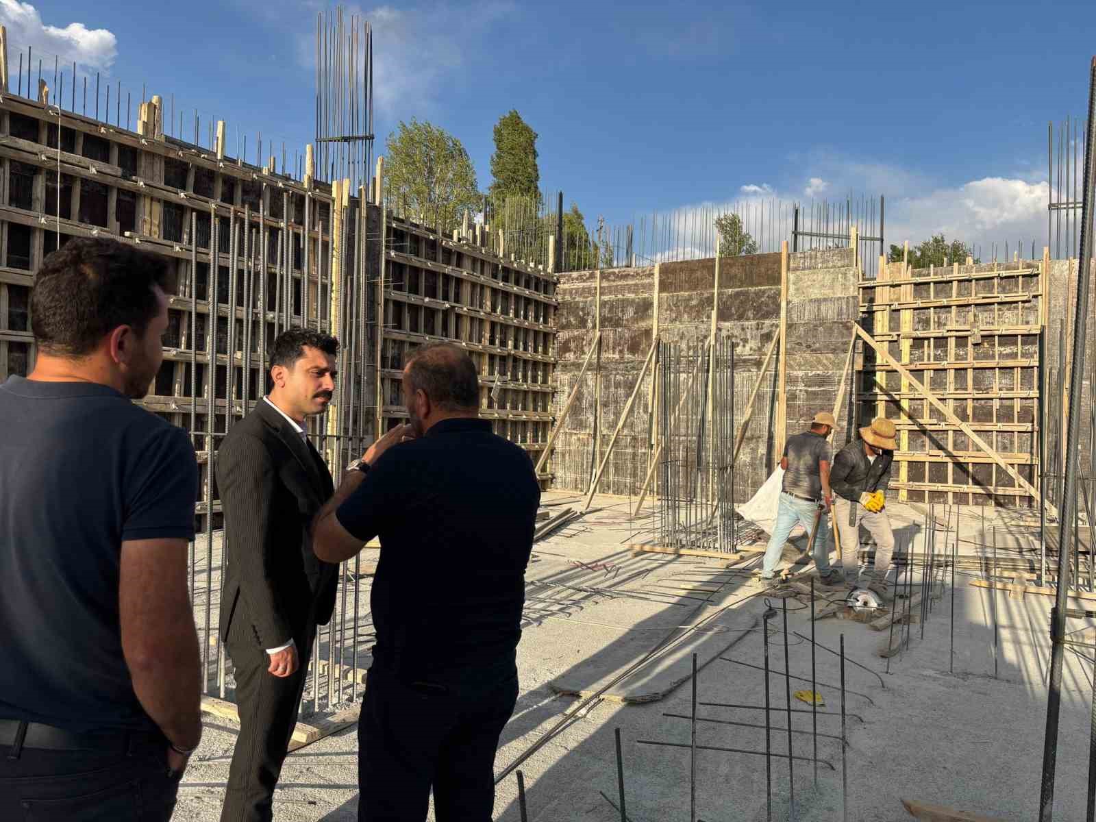 Susuz Yeni Devlet Hastanesi&rsquo;nin yapımı s&uuml;r&uuml;yor
