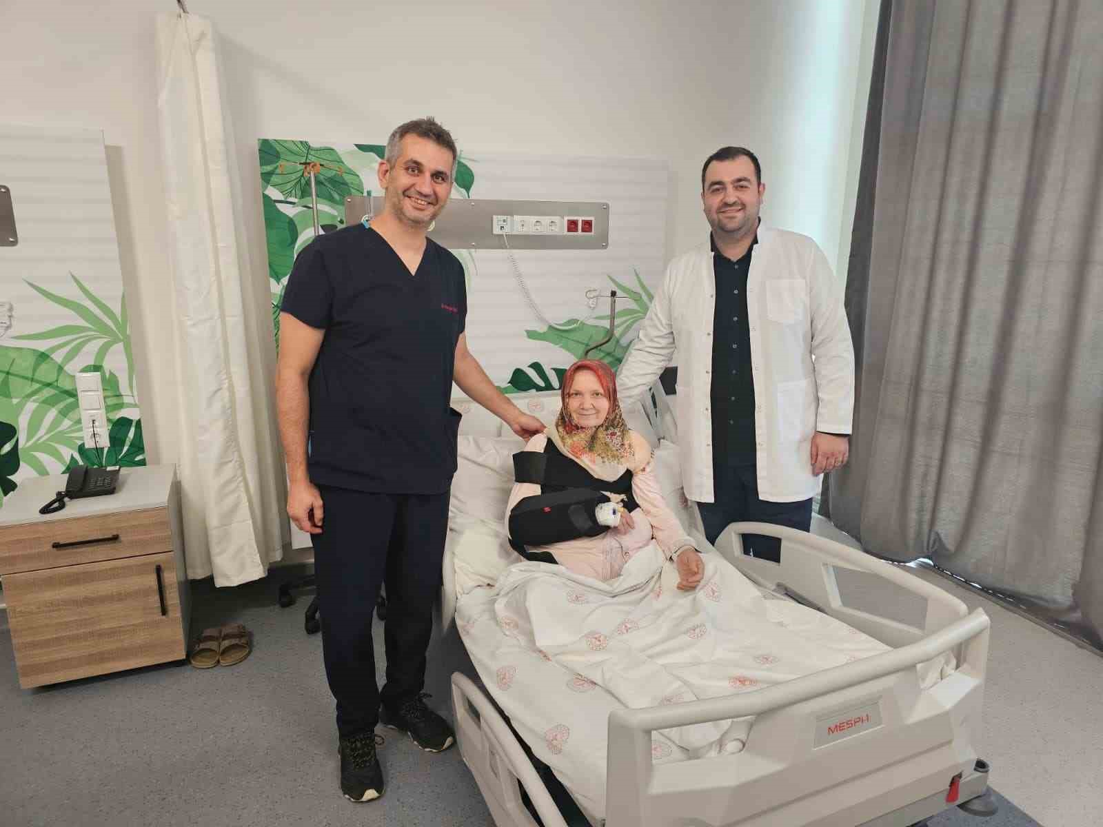 Niğde&rsquo;de bir ilk: Omuz b&ouml;lgesi t&uuml;m&ouml;r rezeksiyon protezi ameliyatı başarıyla ger&ccedil;ekleştirildi
